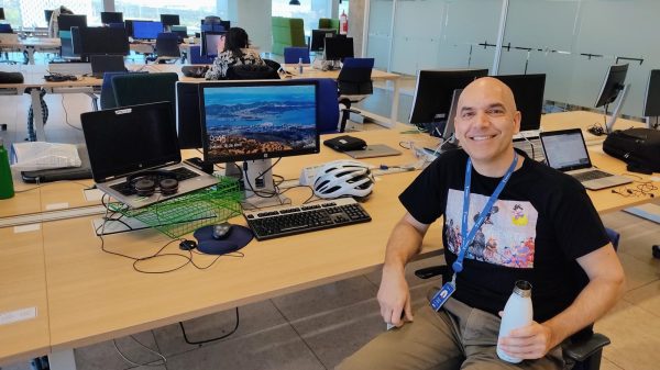 Descubre cómo es un día de trabajo para Nacho del Río, empleado de Telefónica. No te pierdas sus consejos y herramientas de uso diario.